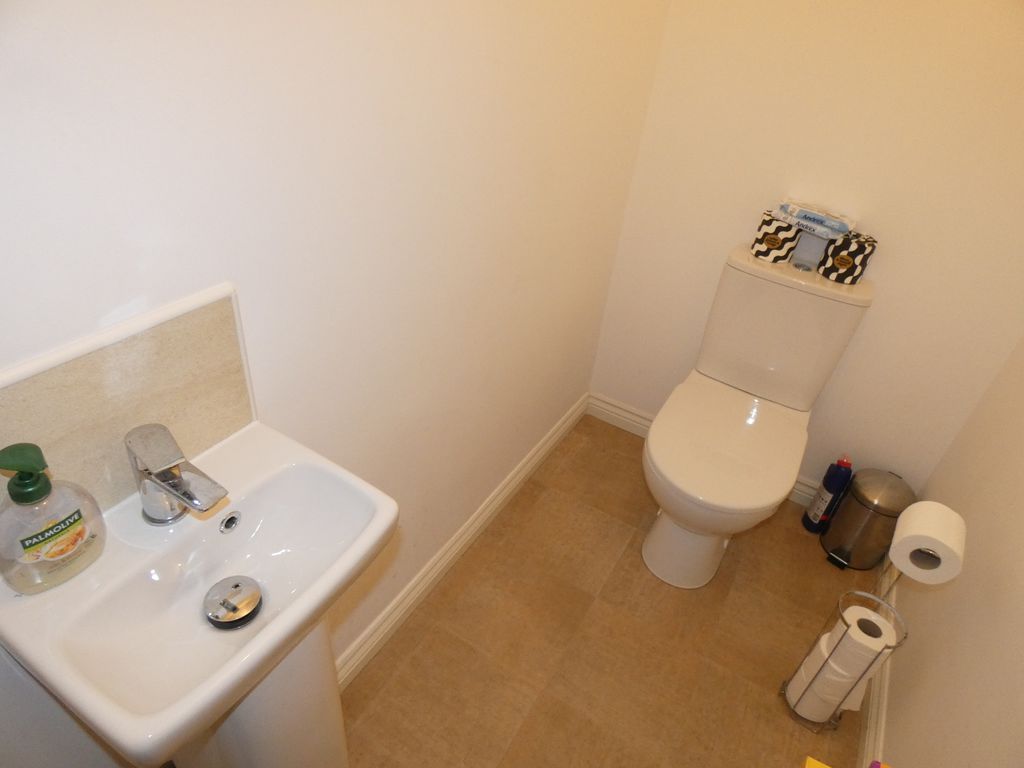 Ground Floor W/C- click for photo gallery